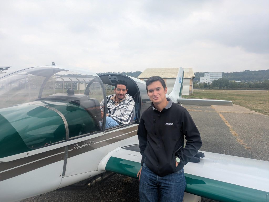 Boubaker avec Arnaud, son instructeur
